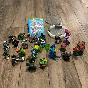 Xbox one Skylanders Trap Team game, portal, multiple figures lot